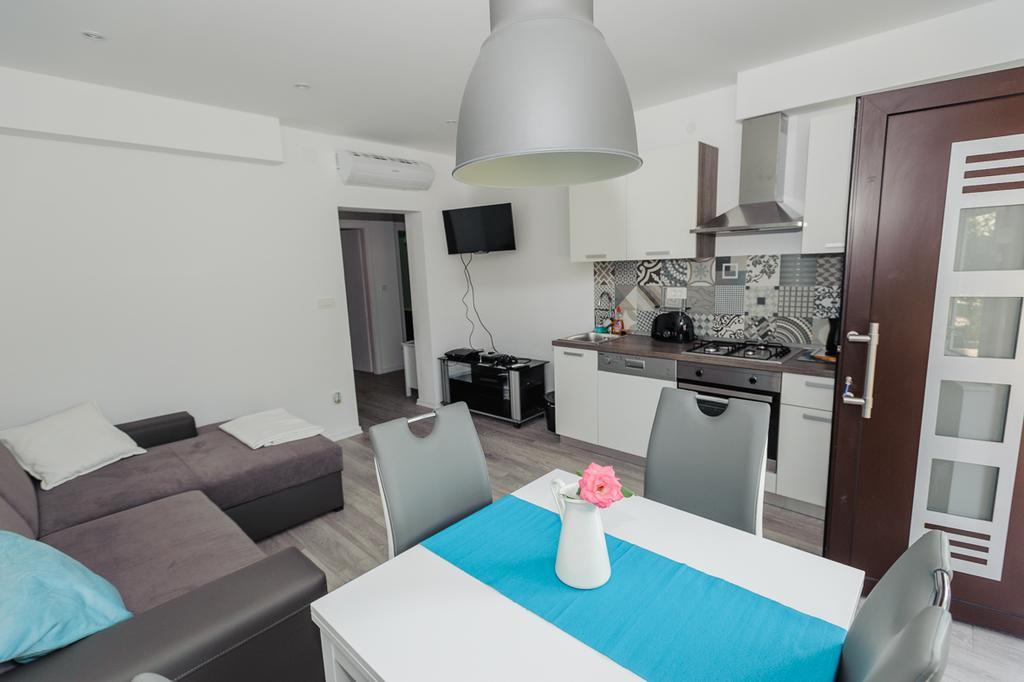 Dadule Apartments Podstrana Ruang foto